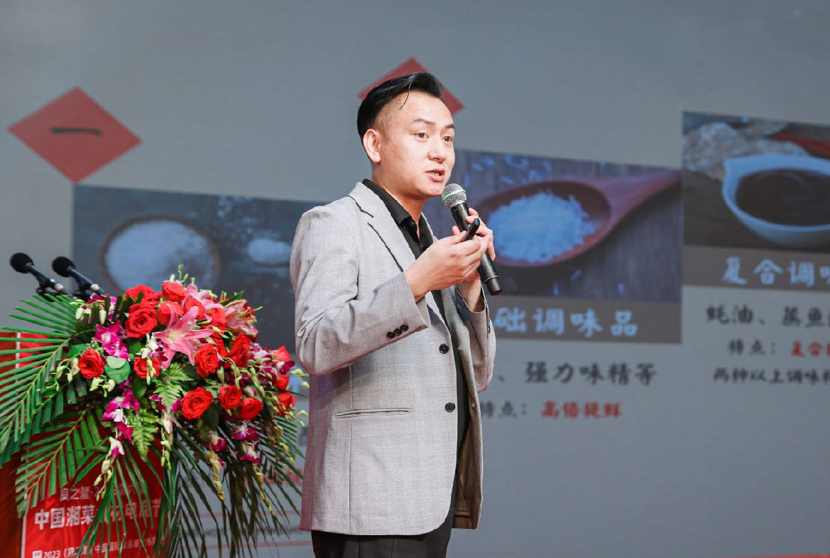 何青.jpg 糖心影院